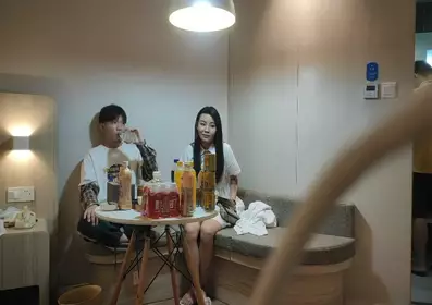 Two young men specially look for old aunts. Two young men make a 3P appointment with a young woman late at night. The aunt is very happy after undressing. One touches her breasts and the other fingers her pussy. She rides and fucks hard while giving a blowjob.