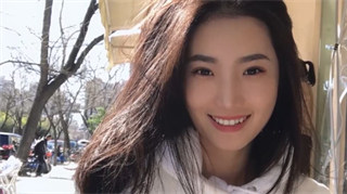 Beijing young model Yaoyao Yujie Fan plays naked sex with her boyfriend in the kitchen while cooking and being played with. It seems that her cooking skills are not bad.