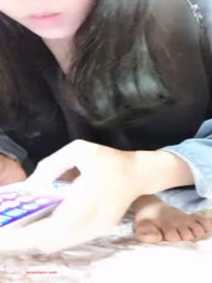 Just reached adulthood 18-year-old white tiger loli anchor outdoor exposure gun selfie 12V WeChat masturbation rocket welfare 33V collection B