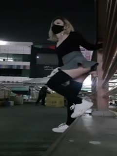 A beautiful girl is exposed outdoors in a short skirt at night, with the whole big cock stuck to the guardrail and fucking her pussy. There is an old man working not far away, it's so exciting!