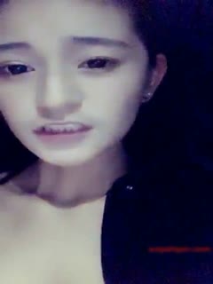 A pure and cute Xinjiang beauty anchor, having sex with a rich uncle fake husband in a car live broadcast, she squirted a lot of water and the uncle even said he wanted to fuck her sister, the dialogue was wonderful