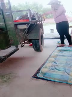 ✿Outdoor Pickup✿ A talented man went to the countryside to pick up a woman who was spraying pesticides in the vegetable field. He was fucked by a 500 yuan routine and fought with her body on the ground