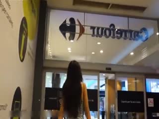 [Decathlon Gate Incident] The heroine has reached a new height again, shopping in a supermarket and randomly picking up various goods to masturbate and spray, and she has to keep an eye out for passers-by. She is so bold