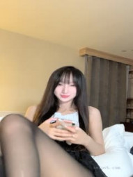 The roll is extremely high! The best young and beautiful goddess with big eyes, idol star like 9 points of top color value, tall figure, black silk with long legs and beautiful legs, is rarely wet with water spray sheets by wretched men.