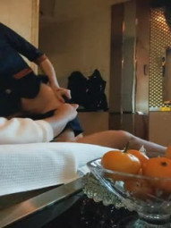 Specialize in foot bath and foot washing sister, technician younger sister uniform temptation, touch and pull out skirt buckle hole, to the bathroom blow, holding the wall into the fierce exercise buttocks