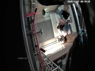 The real lesbian, the domineering four-eyed girlfriend in blue, plays the role of male stunning with one hand, forcing her girlfriend to orgasm and cry