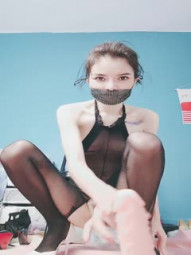The first leg 175CM long legs little sister extremely tempted, stockings high heels open underwear, cotton swabs into the urethra, kneeling up the buttocks to expose the best fat points