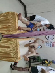 The passion for sex is 4P. The two eldest brothers hooked up with the female technician in black silk uniform. First, they enjoyed massage and played some special services. The grass force and the grass turn were inserted.