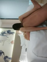 [flower millet], the second gun, the small white collar hooked up on the probe, 172cm, long legs, good sister, beautiful woman lying across, how can you miss, lick wet and insert