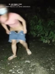 The summer is scorching, and the field is the most burning. [Conch Sister] Two men and two women are exposed outdoors after 00. Field operations, peeing, wilderness and wild mountains release their nature. It is too exciting to dry up their little buttocks with sweat.