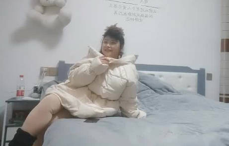 Driving live to find an old aunt on the street to open a room.