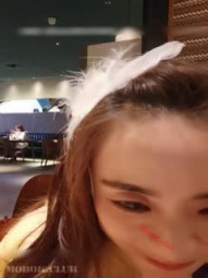 Xi 'an beautiful little sister is very bold and fat. The shopping mall wears a sling to go shopping. Does she show her tits? She claims that she hasn't been a virgin for a long time.