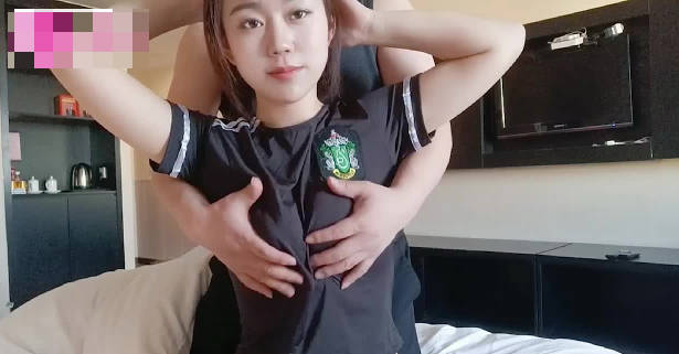 Massage technicians dredge the collaterals for rich women