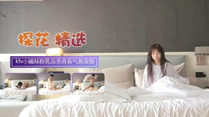Pure girl outdoor car shock double sex self-licking BB