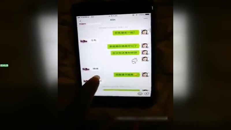 The goddess is naked running outdoors, she is forced to drink liquor and eat piss and semen on the spot. It's so cool to have sex indoors and outdoors. You didn't wear a condom, please don't cum inside me, I'm afraid