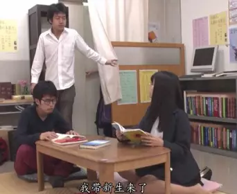 A pure and quiet beauty from a university in Nanjing was slowly trained by her boyfriend to become a slut. The scumbag who cheated on her during the selfie exposed her sexy black stockings and long legs while lying on a chair and getting fucked!
