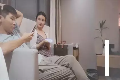 Selfie all-round Sayuri, showing her cute face, rubbing her sexy big tits and masturbating her pussy for the wolf friends to see, close-up showing the exciting interaction with the wolf friends