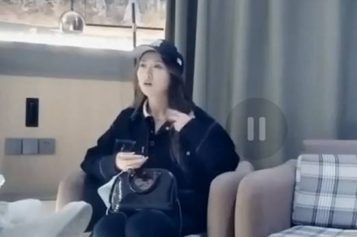 White tiger hair removal record! Suction cup penis masturbates to orgasm in the bathroom