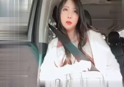 There is a teardrop mole, a beautiful vagina, red lips, sweet girl temptation, black fishnet stockings, micro-hair fat vagina, fingers rubbing clitoris vibrator vibration