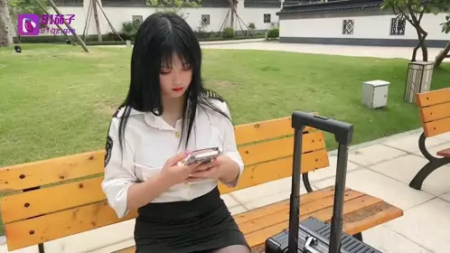 Rich woman is short of money and sells car online to meet fans. She buys it back at a high price and asks for sex as compensation.
