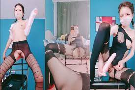 A blonde beauty peach CC hairless pink pussy fake dick masturbation burst anus