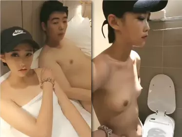 P pink little loli short hair duckbill cap girl double flying sex, footjob licking pussy after entering the upper position riding hard hard