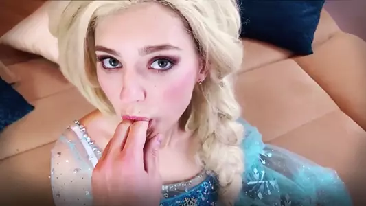 New attempt: my girlfriend dressed up as an ice queen and started having sex with me