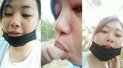 The hot and sexy female anchor in her 30s spent a hundred yuan to find two young male students born in the 2000s to have oral sex outdoors.