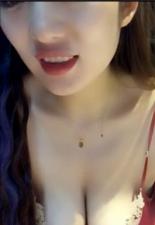 A beautiful female anchor with a royal temperament is having sex with her fat boyfriend in a hotel live, doing a difficult move like standing splits, her fair skin is set off by a dense black forest.