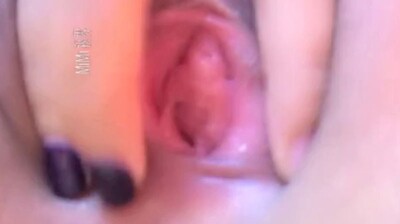 The beautiful host explains the structure of the female genitals to you with clear dialogue.