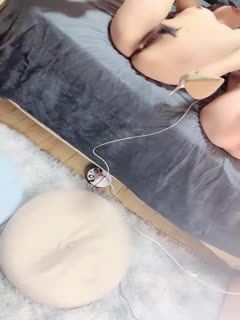 #直播_The cute beauty in the beauty zone shows you a wave, lifting up her underwear and super tender breasts