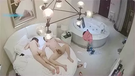 The goddess was aroused and took the initiative to eat a cock and fucked it, put on the stewardess uniform and fucked it again, moaning