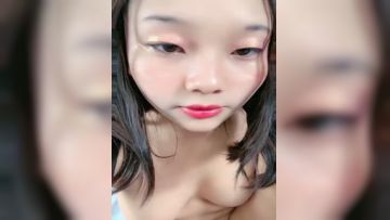 The innocent girl showed her face and live broadcast, shaved her pussy to show it to her wolf friends, rubbed her breasts and played with her pussy, and played with the big black bull massager and screamed and moaned Episode 02