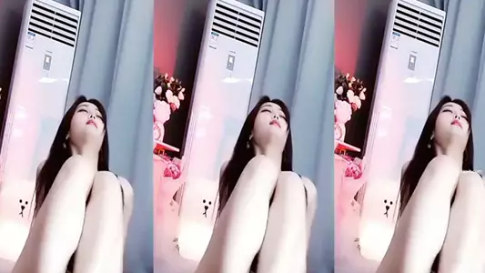 [Tiger Teeth Top Anchor] 『Si Yu』 10,000 yuan customized leaked naked hot dance while dancing and buckling three points exposed 1