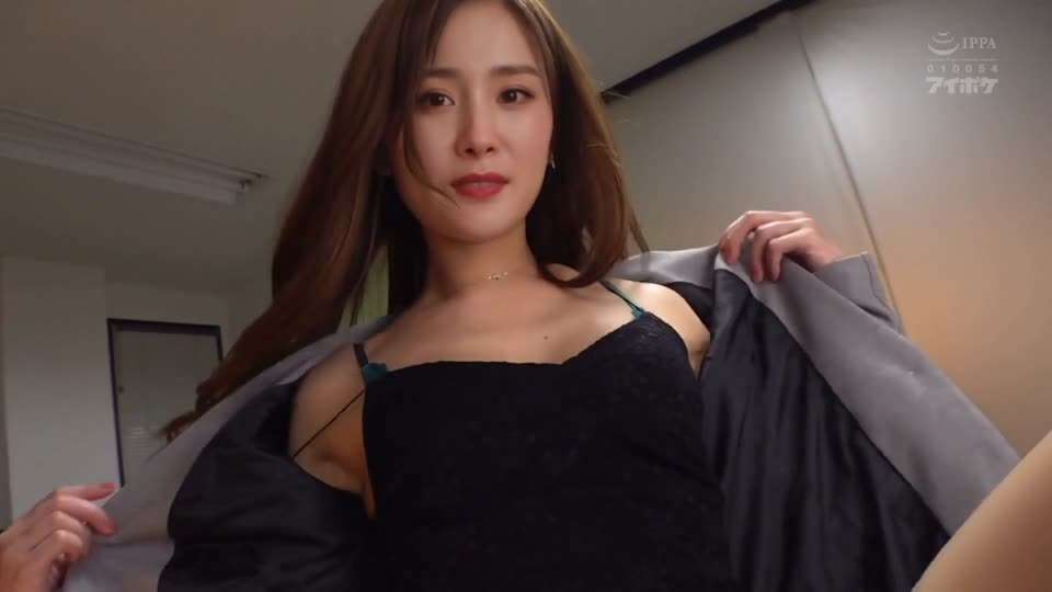 Yang Mi~ was seduced by her female boss with stockings