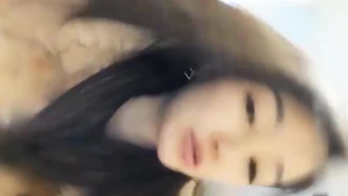 Flirtatious sister, hooking up with the driver, having sex in the car in front of the community_HD