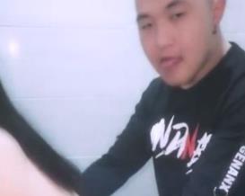 Outdoor high-energy net red beauty anchor [naughty] square bar chat up the car racing party yellow hair guy to the toilet pa pa Sichuan dialect dialogue don't have a flavor pa pa!