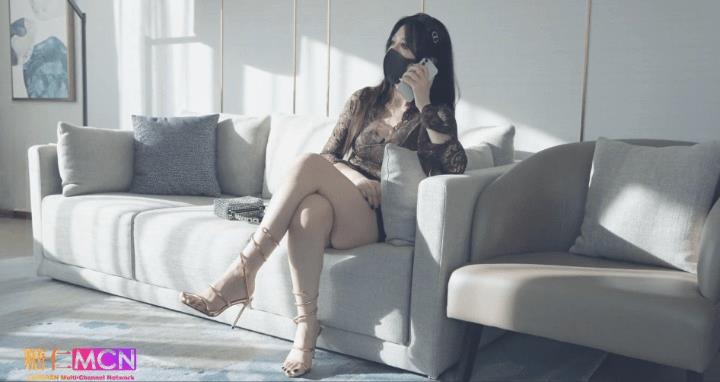 Bare feet or stockings all want to call me