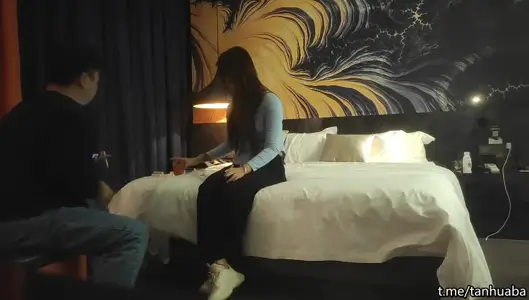 [Don't play with mobile phones while driving] Big circle high-end, flower arm tattoo blue sister, white silk stockings, pile driver into the top, taking medicine is good for continuous explosive exercise