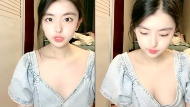 Joy baby healing smile facial features small loli treasure girl how to have such a sweet and punctuated girl little milk rabbit soft and warped.