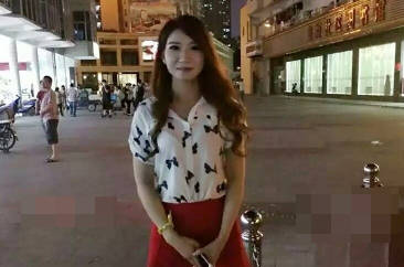 About young woman Xiaoxi singing K after the dizzy play