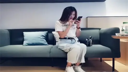 9 the total national flower exploration god Yan yujie rebellious beautiful legs eat chicken passion for in-depth exchanges after the war