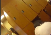 In May, the women's guest locker room of Xinliu Hot Spring was secretly photographed, the sexy moments of young and beautiful little sisters, and the seductive pubic hair crevice of meatball head beauties.