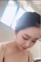 The 20-year-old newly-married young wife is tempted to go home with outdoor exposed milk and serve her husband.
