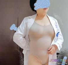 The fat female doctor's 52-year-old aunt barked like a baby sow when I inserted her.