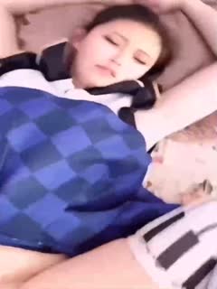 The wife began to be a little shy. After she was having a good time, she kept shouting for it. Finally, she shot a face and her little sister was very happy..