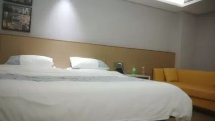 Li Ge Tanhua Qi forced denim shorts black silk coquettish woman, licking cock to make a face of enjoyment, taking off the black silk dry break hole buckle, fuck to climax water again very severe