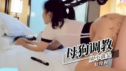 Teach the bitch training, cultivate the bitch's correct habits from an early age, and use all kinds of props and dicks to make her obedient.