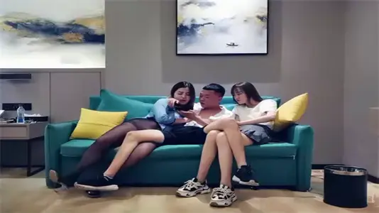 [Double Flying Feast] Sexy Nen Sister Strikes Around! Coquettish and charming to serve Mr. Huang