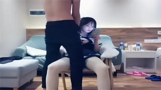 Mr. Huang's hard and coquettish sister tonight